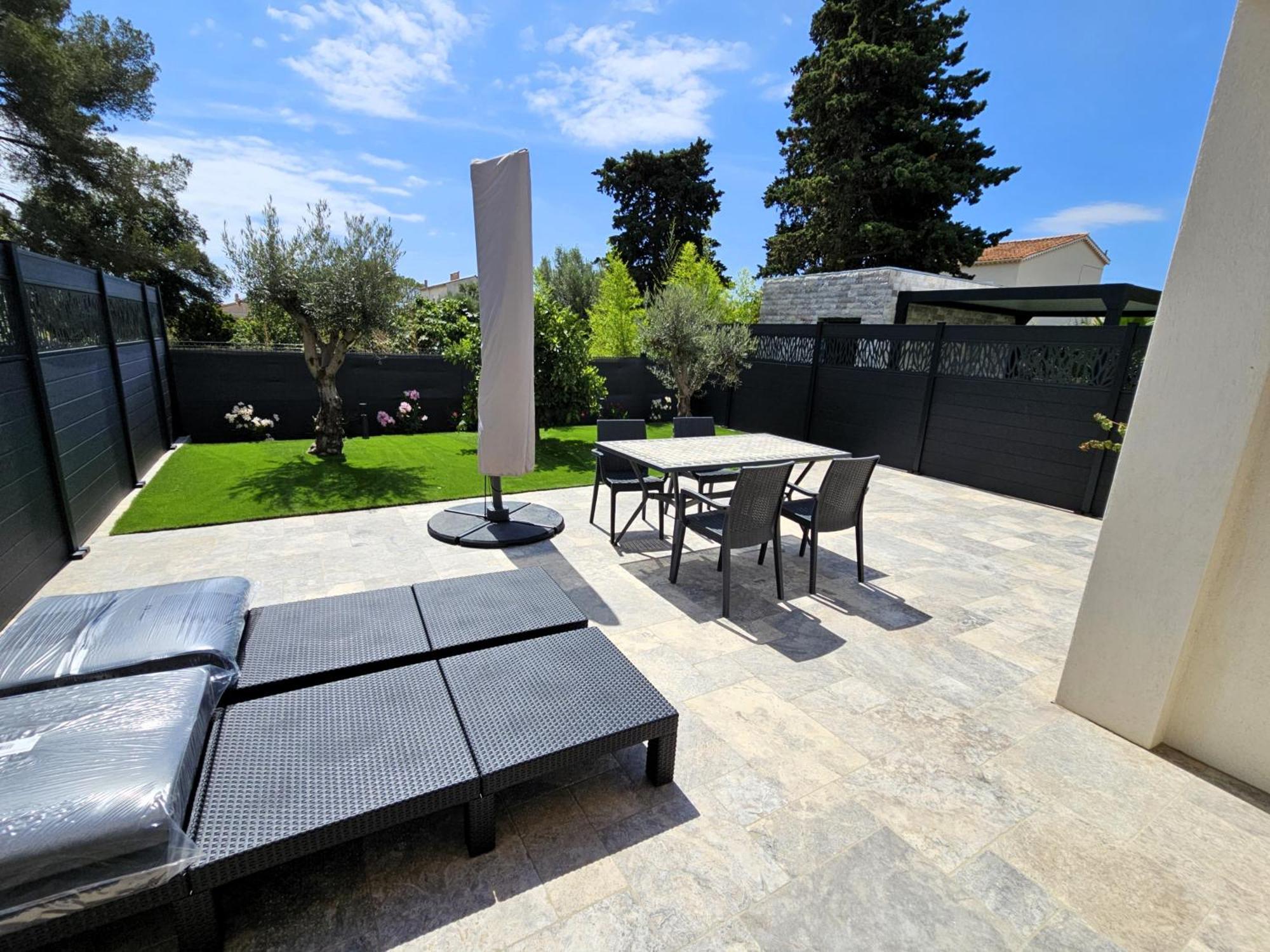 Etoile Du Berger Saint Aygulf: Seaside Villas with Private Gardens and Heated Pool Exterior photo