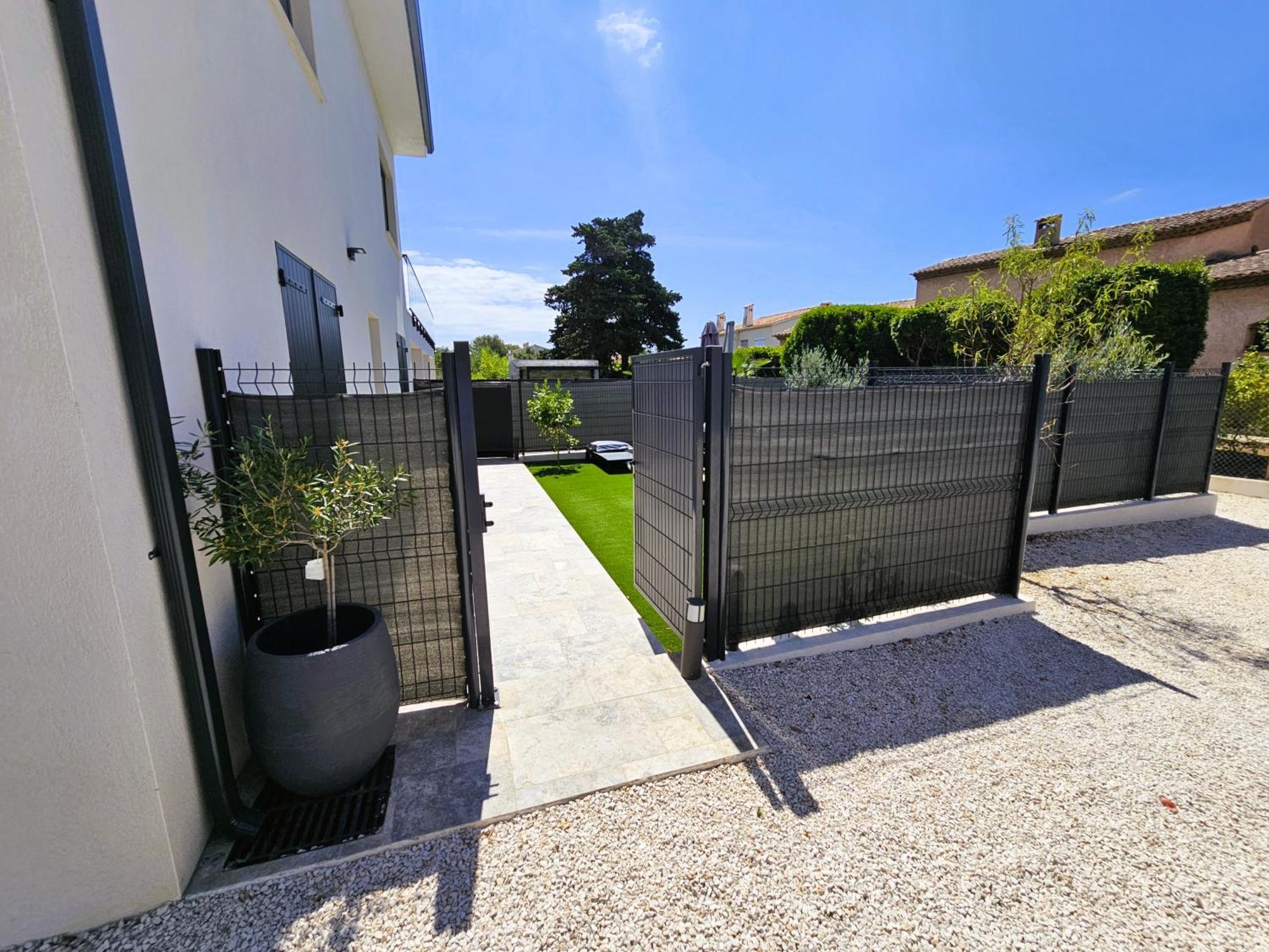 Etoile Du Berger Saint Aygulf: Seaside Villas with Private Gardens and Heated Pool Exterior photo