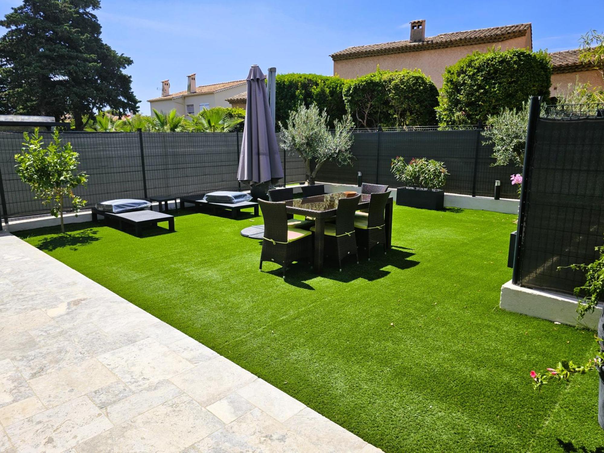 Etoile Du Berger Saint Aygulf: Seaside Villas with Private Gardens and Heated Pool Exterior photo